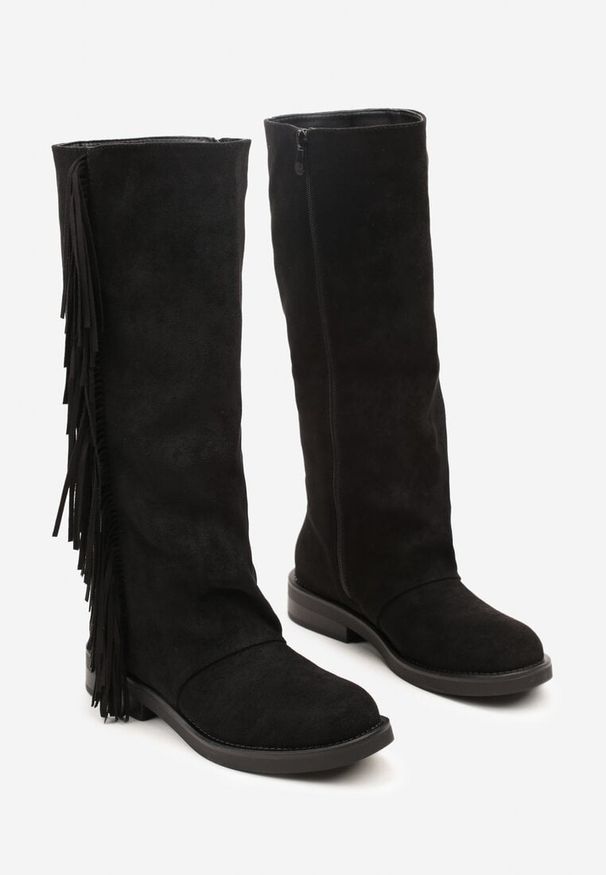 Born2be - Czarne Kozaki w Stylu Boho z Imitacji Zamszu z Frędzlami Vemirina. Okazja: na co dzień. Kolor: czarny. Materiał: zamsz. Obcas: na płaskiej podeszwie. Styl: boho