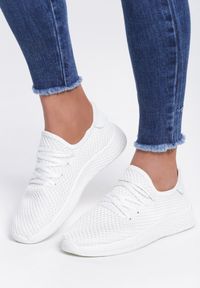 Renee - Białe Buty Sportowe Encourage. Zapięcie: sznurówki. Kolor: biały. Materiał: materiał. Wzór: aplikacja