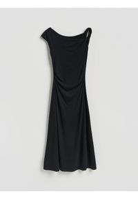 Reserved - Sukienka midi z drapowaniem - czarny. Kolor: czarny. Materiał: dzianina, wiskoza. Długość: midi #1
