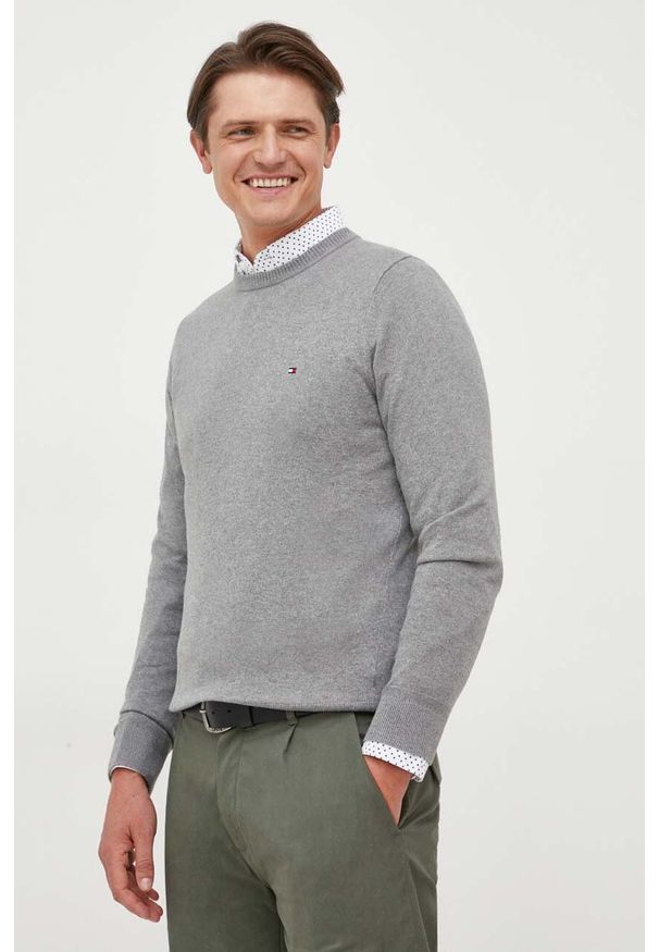 TOMMY HILFIGER - Tommy Hilfiger sweter z domieszką kaszmiru kolor szary lekki. Kolor: szary. Materiał: kaszmir. Styl: klasyczny