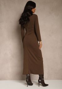 Renee - Brązowa Sukienka z Wiskozą Typu Bodycon Ozdobiona z Boku Aplikacją Tizarria. Okazja: na co dzień. Kolor: brązowy. Materiał: wiskoza. Wzór: aplikacja. Typ sukienki: bodycon. Styl: elegancki, casual #5