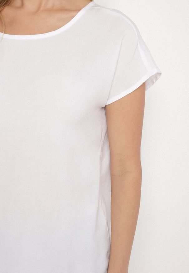 Born2be - Biała Bluzka z Wiskozy o Kroju Oversize Liruvia. Okazja: na co dzień. Kolor: biały. Materiał: wiskoza. Styl: casual