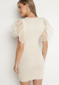 Born2be - Beżowa Dopasowana Sukienka z Dodatkiem Wiskozy Ozdobiona Falbankami Hanisha. Okazja: na co dzień. Typ kołnierza: kołnierz z falbankami. Kolor: beżowy. Materiał: wiskoza. Długość rękawa: krótki rękaw. Wzór: aplikacja. Typ sukienki: proste. Styl: klasyczny, elegancki, casual #7