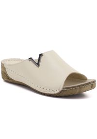 Skórzane klapki na koturnie beżowe T.Sokolski L211. Kolor: beżowy. Materiał: skóra. Sezon: lato. Obcas: na koturnie #1