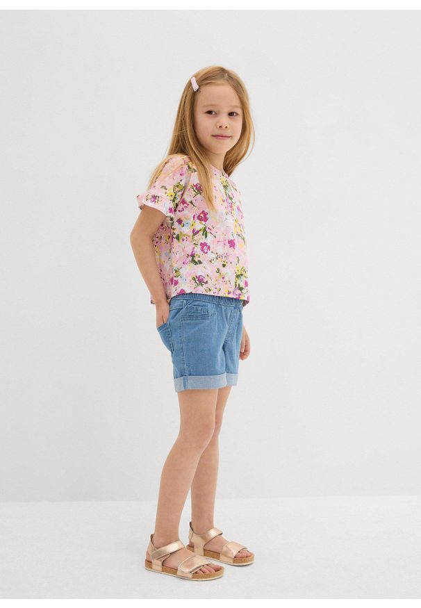 bonprix - Szorty dżinsowe o średnim stanie. Kolor: niebieski. Sezon: lato