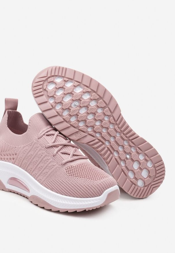 Born2be - Różowe Wsuwane Buty Sportowe z Elastyczną Cholewką i Ozdobną Wstawką na Podeszwie Moonsara. Okazja: na co dzień. Nosek buta: okrągły. Zapięcie: bez zapięcia. Kolor: różowy. Materiał: jeans. Szerokość cholewki: normalna. Sport: fitness