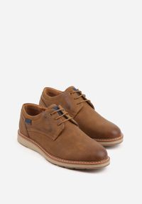 Born2be - Brązowe Sznurowane Półbuty Zdobione Drobną Perforacją Dimates. Okazja: na co dzień, na spotkanie biznesowe, do pracy. Kolor: brązowy. Materiał: jeans. Wzór: aplikacja. Styl: casual, biznesowy, klasyczny #5