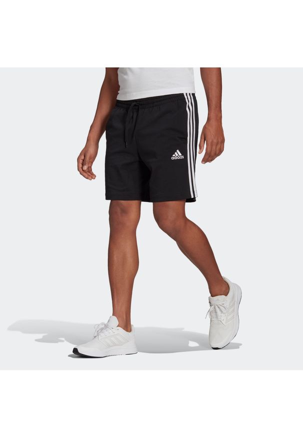 Spodenki fitness męskie Adidas. Kolor: czarny, biały, wielokolorowy. Materiał: poliester, bawełna. Sport: fitness