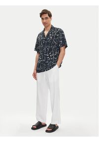 Emporio Armani Koszula EM000593 AF12351 FB070 Granatowy Regular Fit. Kolor: niebieski. Materiał: wiskoza