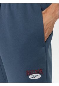 Reebok Spodnie dresowe Archive Essentials IM1526 Niebieski Regular Fit. Kolor: niebieski. Materiał: bawełna