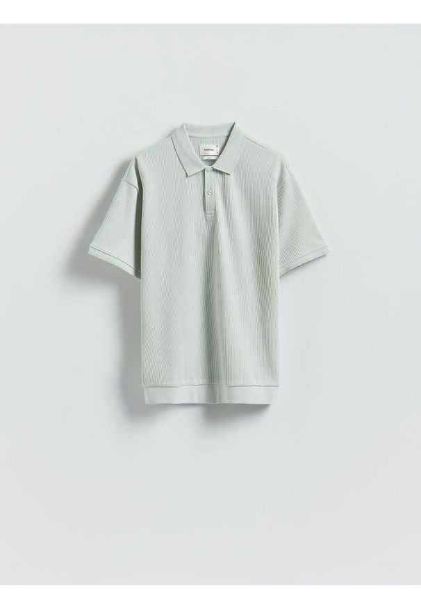 Reserved - Strukturalne polo comfort fit - jasnoniebieski. Typ kołnierza: polo. Kolor: niebieski. Materiał: bawełna, dzianina