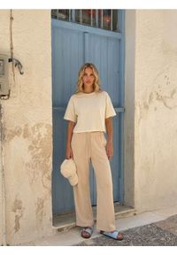 Sinsay - Spodnie straight leg - kremowy. Kolor: kremowy #1
