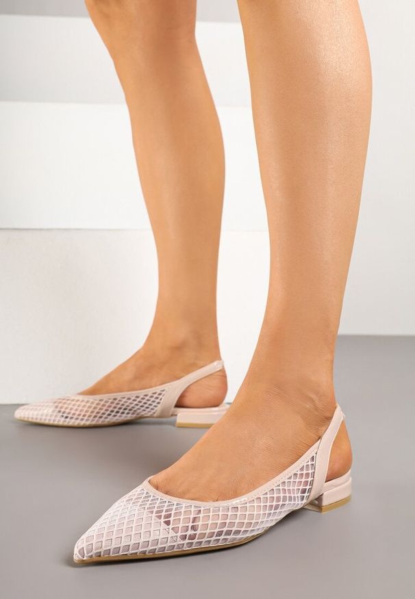 Born2be - Beżowe Siateczkowe Sandały z Odkrytą Piętą Mellevia. Okazja: na co dzień. Kolor: beżowy. Obcas: na obcasie. Styl: elegancki, casual, klasyczny. Wysokość obcasa: średni