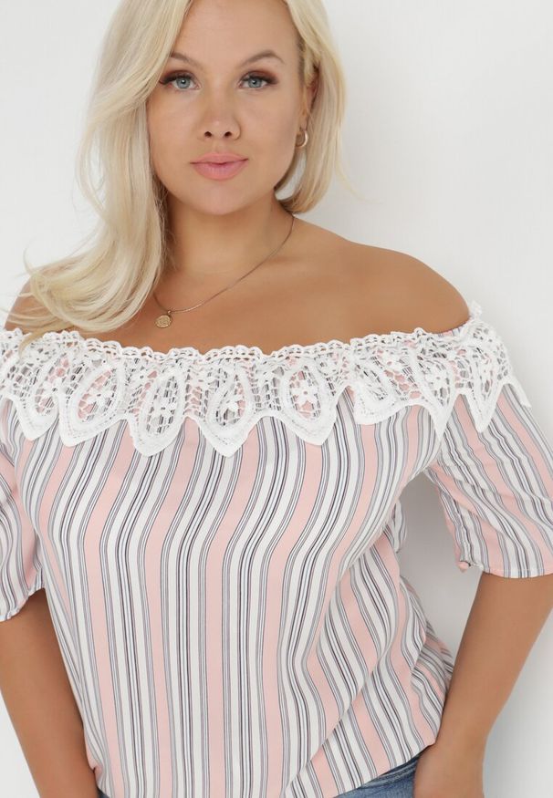 Born2be - Jasnoróżowa Bluzka Cenozoic. Kolor: różowy. Materiał: koronka, jeans, materiał. Wzór: nadruk. Styl: klasyczny