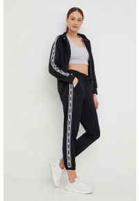 DKNY - Dkny bluza damska kolor czarny z kapturem z nadrukiem. Typ kołnierza: kaptur. Kolor: czarny. Długość rękawa: raglanowy rękaw. Wzór: nadruk #3