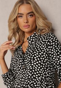 Renee - Czarna Maxi Sukienka z Bawełny w Kropki o Koszulowym Kroju z Rozkloszowanym Dołem Feriti. Okazja: na plażę, na spacer. Kolor: czarny. Materiał: bawełna. Wzór: kropki. Sezon: lato. Typ sukienki: koszulowe. Długość: maxi #5