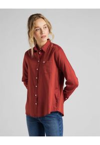 Lee - LEE ONE POCKET SHIRT DAMSKA KOSZULA MATERIAŁOWA RED OCHRE L45TGFOE 112110519. Materiał: materiał