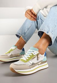 Born2be - Beżowo-Zielone Sneakersy Ozdobione Suwakiem Vreadia. Okazja: na co dzień. Zapięcie: sznurówki. Kolor: beżowy. Materiał: jeans. Wzór: aplikacja. Obcas: na obcasie. Wysokość obcasa: średni