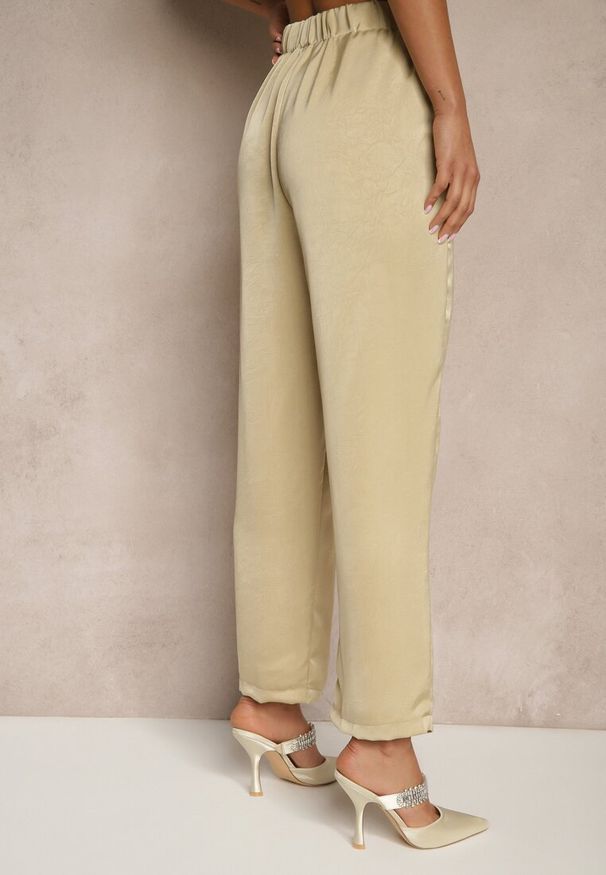 Renee - Ciemnobeżowe Spodnie High Waist o Eleganckim Fasonie z Prostą Nogawką Jenarwena. Okazja: na spotkanie biznesowe. Stan: podwyższony. Kolor: beżowy. Styl: elegancki