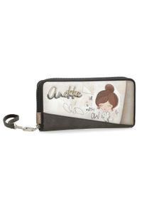 Portfel damski Anekke, z ozdobnym nadrukiem i metalowym logo zapinany na suwak wyposażony w liczne przegrody na karty miejsce na banknoty oraz kiesze. Kolor: brązowy. Wzór: nadruk #7