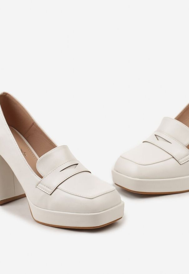 Born2be - Białe Czółenka na Słupku i Platformie z Kwadratowym Noskiem Famota. Okazja: na co dzień. Kolor: biały. Materiał: jeans. Obcas: na platformie. Styl: elegancki, casual