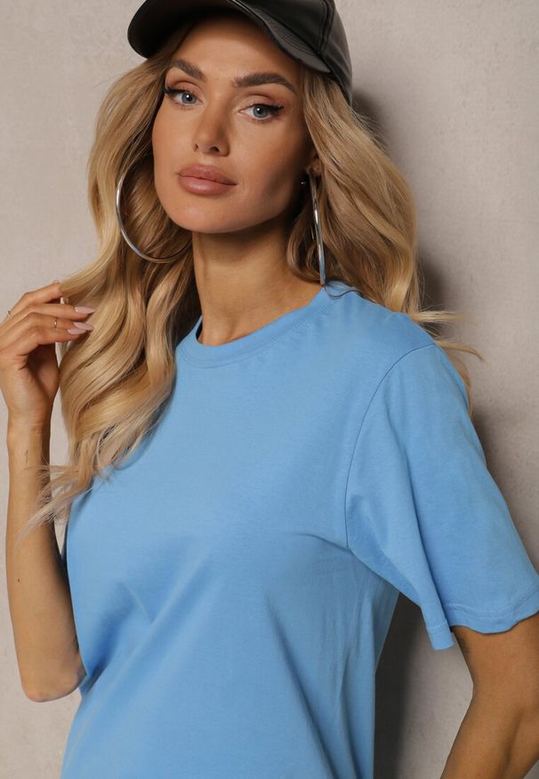 Renee - Jasnoniebieska Koszulka T-shirt Bawełniany o Klasycznym Fasonie Wasella. Okazja: na co dzień. Kolor: niebieski. Materiał: bawełna. Styl: klasyczny