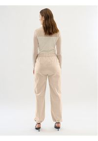 Karen by Simonsen Spodnie materiałowe Maddie 10104748 Beżowy Relaxed Fit. Kolor: beżowy. Materiał: bawełna #3