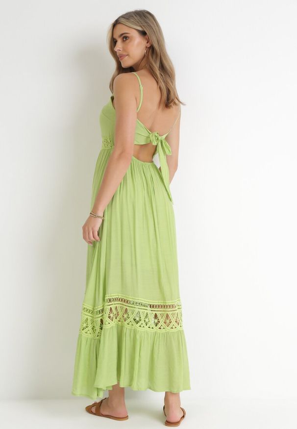 Born2be - Zielona Rozkloszowana Sukienka z Koronką na Ramiączkach Sawita. Kolor: zielony. Materiał: koronka. Długość rękawa: na ramiączkach. Wzór: koronka. Styl: wakacyjny