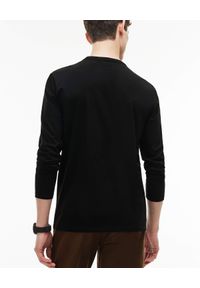 Lacoste - LACOSTE - Czarna koszulka z długim rękawem Regular Fit. Okazja: na co dzień. Kolor: czarny. Materiał: jeans, bawełna. Długość rękawa: długi rękaw. Długość: długie. Wzór: haft. Styl: klasyczny, casual #4