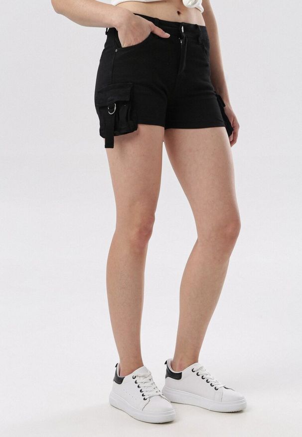 Born2be - Czarne Szorty Vivialori. Okazja: na co dzień. Stan: podwyższony. Kolor: czarny. Materiał: jeans. Długość: długie. Styl: sportowy, casual