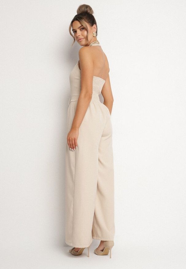 Born2be - Beżowy Kombinezon Taliowany Ozdobiony Guzikami Niladwenna. Kolor: beżowy. Wzór: aplikacja. Styl: elegancki