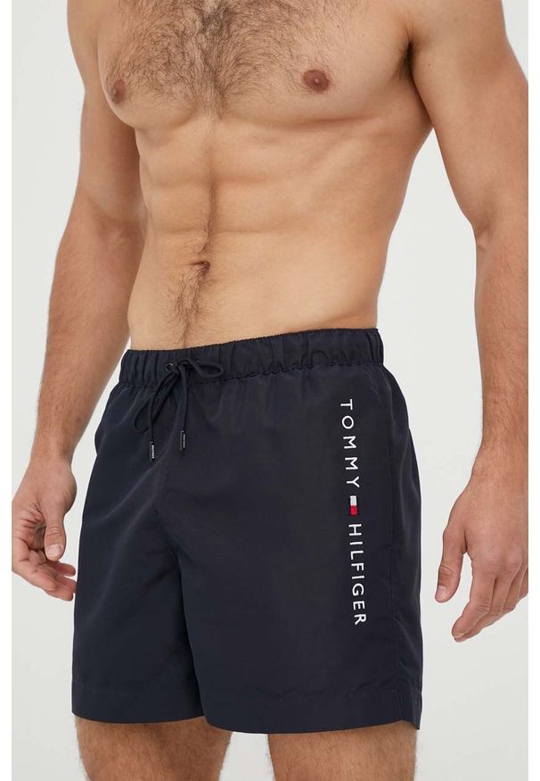 TOMMY HILFIGER - Tommy Hilfiger szorty kąpielowe kolor granatowy. Kolor: niebieski. Materiał: tkanina, poliester