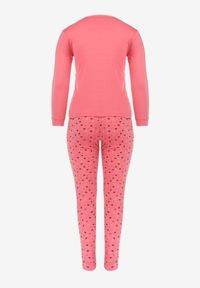 Renee - Różowy Komplet Piżamowy z Bluzką i Spodniami z Polarową Podszewką Salunke. Kolor: różowy. Materiał: polar. Długość: długie. Wzór: nadruk