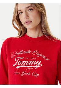Tommy Jeans Bluza Essential DW0DW20942 Czerwony Regular Fit. Kolor: czerwony. Materiał: bawełna