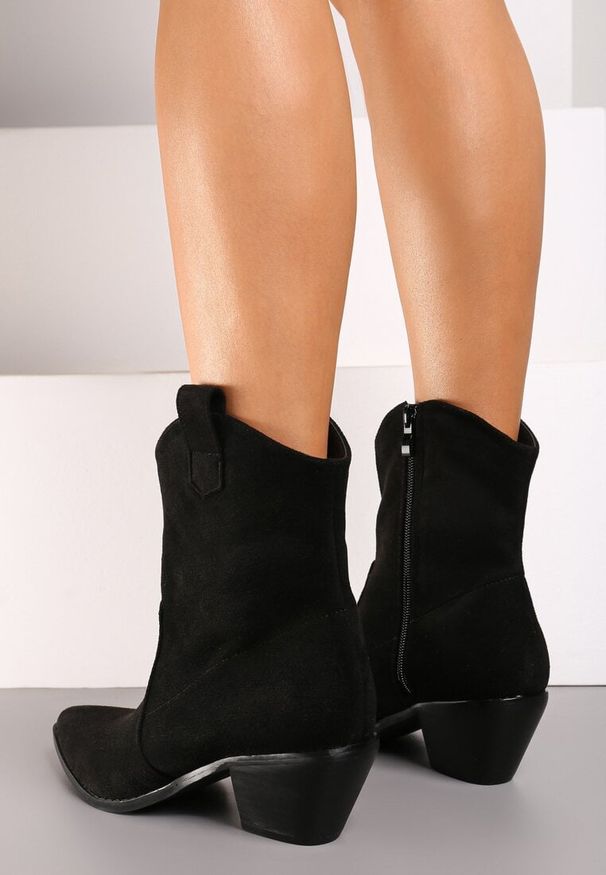 Renee - Czarne Botki na Stożku w Stylu Kowbojek Saivana. Okazja: na co dzień. Kolor: czarny. Materiał: bawełna, jeans. Sezon: jesień, wiosna. Obcas: na stożku. Styl: elegancki, casual. Wysokość obcasa: średni