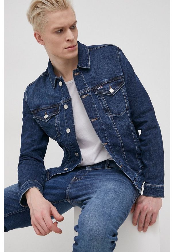 Tommy Jeans Kurtka jeansowa męska kolor granatowy przejściowa. Okazja: na co dzień. Kolor: niebieski. Materiał: materiał. Wzór: gładki. Styl: casual