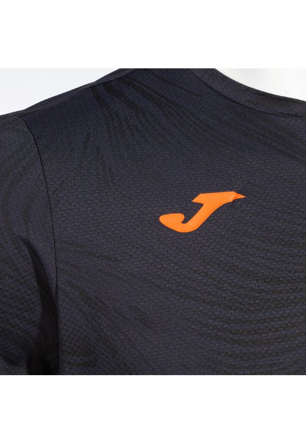 Koszulka treningowa męska Joma 103065100. Kolor: czarny. Materiał: poliester. Długość rękawa: krótki rękaw. Długość: krótkie