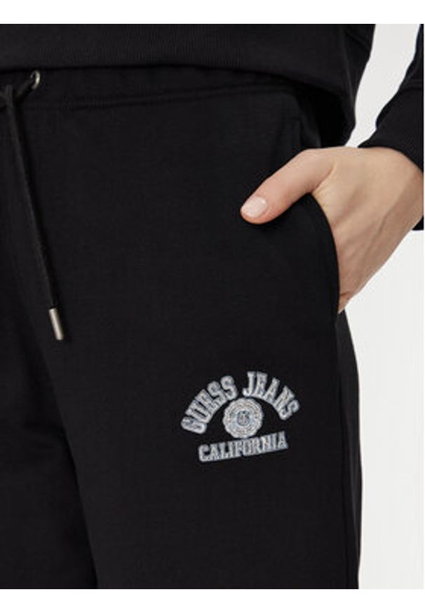 Guess Jeans Spodnie dresowe W5RB63 K68I4 Czarny Regular Fit. Kolor: czarny. Materiał: bawełna