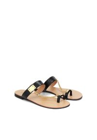 Kazar - Skórzane czarne klapki z ozdobnym łańcuszkiem. Okazja: na co dzień. Kolor: czarny. Materiał: skóra. Sezon: lato. Styl: elegancki, casual, klasyczny #3