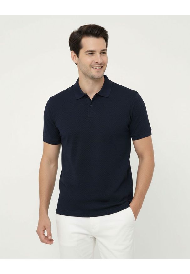 Męska Koszulka Polo z Dzianiny - Brave Soul - Granatowa. Okazja: na co dzień. Typ kołnierza: polo. Kolor: niebieski. Materiał: elastan, poliester. Sezon: wiosna, lato. Styl: casual