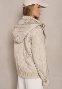 Renee - Beżowa Pikowana Kurtka z Kieszeniami i Odpinanym Kapturem Eranela. Okazja: na co dzień. Kolor: beżowy. Materiał: jeans. Styl: elegancki, casual #3