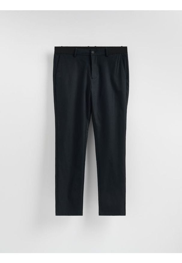 Reserved - Spodnie chino slim fit - czarny. Kolor: czarny. Materiał: wiskoza, tkanina