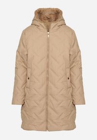 Born2be - Ciemnobeżowa Długa Kurtka Dwustronna z Pikowanymi Przeszyciami i Kapturem Olidia. Okazja: na spacer, na co dzień. Kolor: beżowy. Materiał: dzianina, poliester, jeans, futro. Długość: długie. Styl: casual, elegancki #4