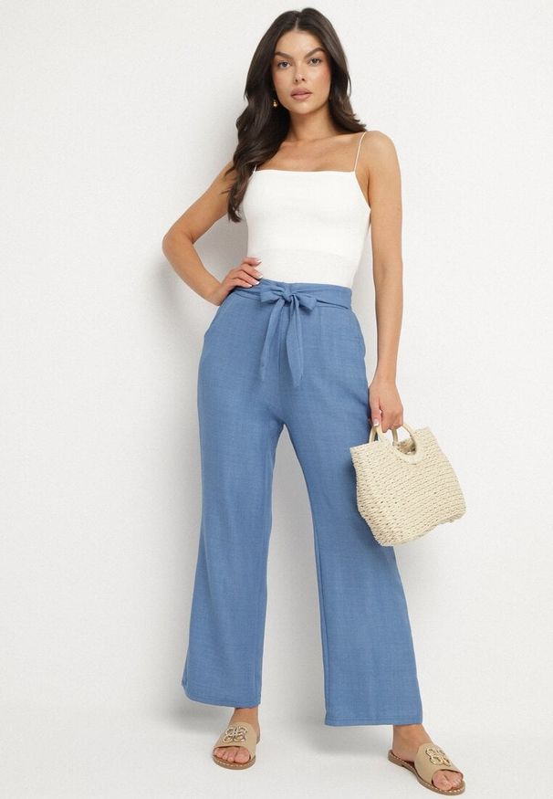 Born2be - Niebieskie Spodnie o Szerokim Kroju z Wiązaniem i Gumką w Pasie Miravenia. Okazja: na co dzień. Kolor: niebieski. Styl: elegancki, casual