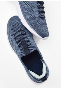 bonprix - Wygodne sneakersy wsuwane z miękkiego materiału. Zapięcie: bez zapięcia. Kolor: niebieski. Materiał: materiał #3