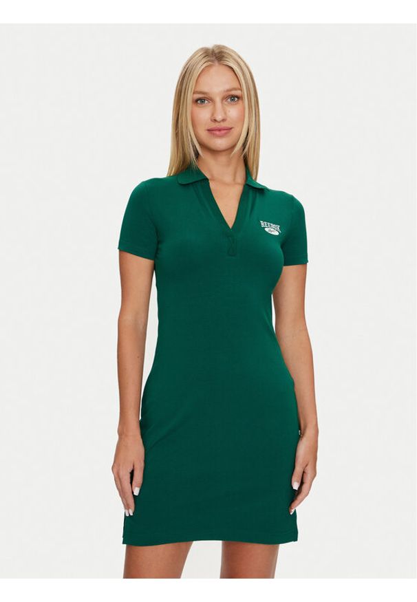 Reebok Sukienka codzienna Cl Ae V Polo Dress 100076246 Zielony Regular Fit. Okazja: na co dzień. Typ kołnierza: polo. Kolor: zielony. Materiał: bawełna. Typ sukienki: proste. Styl: casual