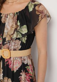 Born2be - Czarna Sukienka Typu Hiszpanka w Kwiaty z Paskiem Sademire. Okazja: na co dzień. Typ kołnierza: dekolt hiszpanka. Kolor: czarny. Wzór: kwiaty. Styl: casual #7