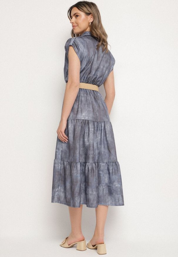 Born2be - Niebieska Sukienka Ozdobiona Plecionym Paskiem i Guzikami Filianea. Okazja: na co dzień. Kolor: niebieski. Materiał: jeans. Wzór: aplikacja. Styl: elegancki, casual