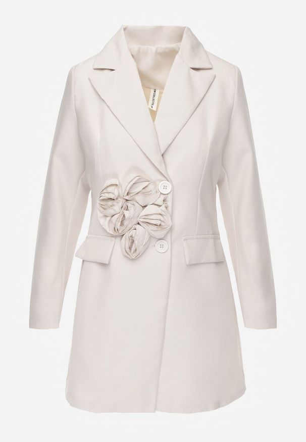 Renee - Beżowa Marynarka Sukienka z Aplikacjami 3D w Kształcie Kwiatów i Zapięciem na Guziki Lorira. Okazja: do pracy, na co dzień, na spotkanie biznesowe. Kolor: beżowy. Materiał: jeans. Wzór: aplikacja, kwiaty. Styl: elegancki, biznesowy, klasyczny, casual