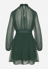Born2be - Zielona Sukienka Rozkloszowane ze Stójką Marszczeniami i Transparentnymi Ramionami Belabria. Okazja: na co dzień. Typ kołnierza: kołnierzyk stójkowy. Kolor: zielony. Typ sukienki: rozkloszowane. Styl: casual, klasyczny #6